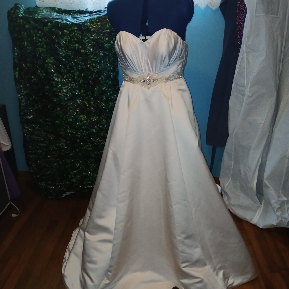 White Embellished Sweetheart Wedding Gown